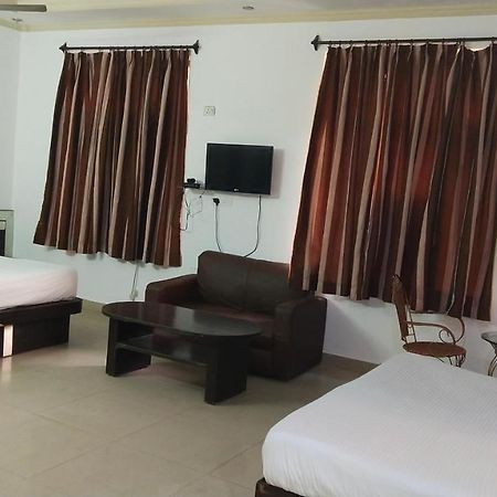 Fabhotel Prashant Palace Mysuru Zewnętrze zdjęcie
